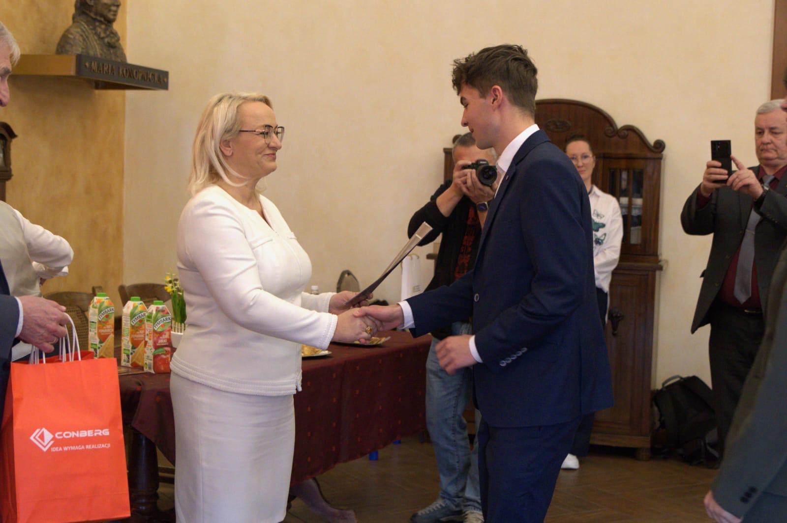 Zdjęcie DIDH 2025 finał (35)b957c87d-e08a-43c0-9fdd-cd34075c0568.jpg w galerii DEUTSCH IN DER HAUPTROLLE - uroczyste wręczenie nagród
